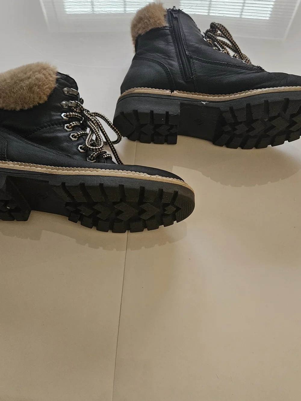 Steve Madden Black Lace-Up Winter Boots with Brown Faux-Fur Trim